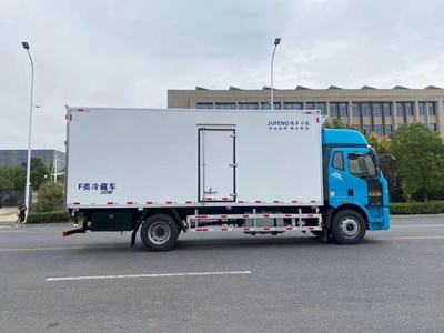 6.8肉钩冷链车 解放自动挡6米8冷藏车 鲜活水产品运输配送
